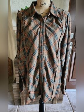 Womens Plaid Button-Up Shirt